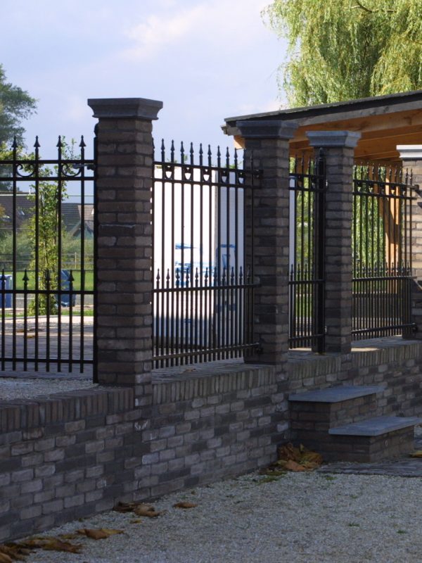 PATIO HEKWERK EN TOEGANGSPOORTEN tuinafscheiding dronten hoveniers hoveniersbedrijf